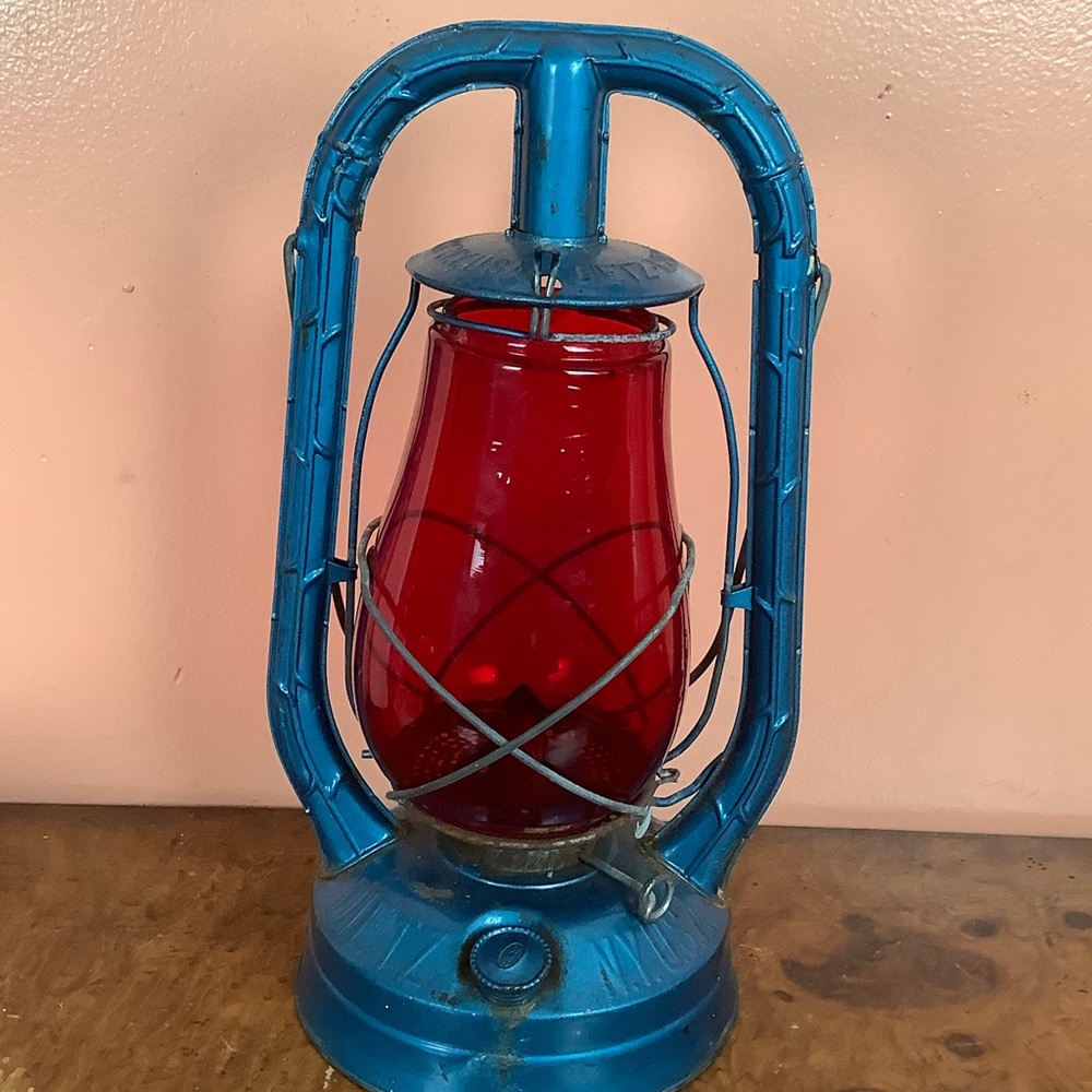 Vintage Dietz Monarch Kerosene Lantern Red Globe Blue Body N.Y. USA